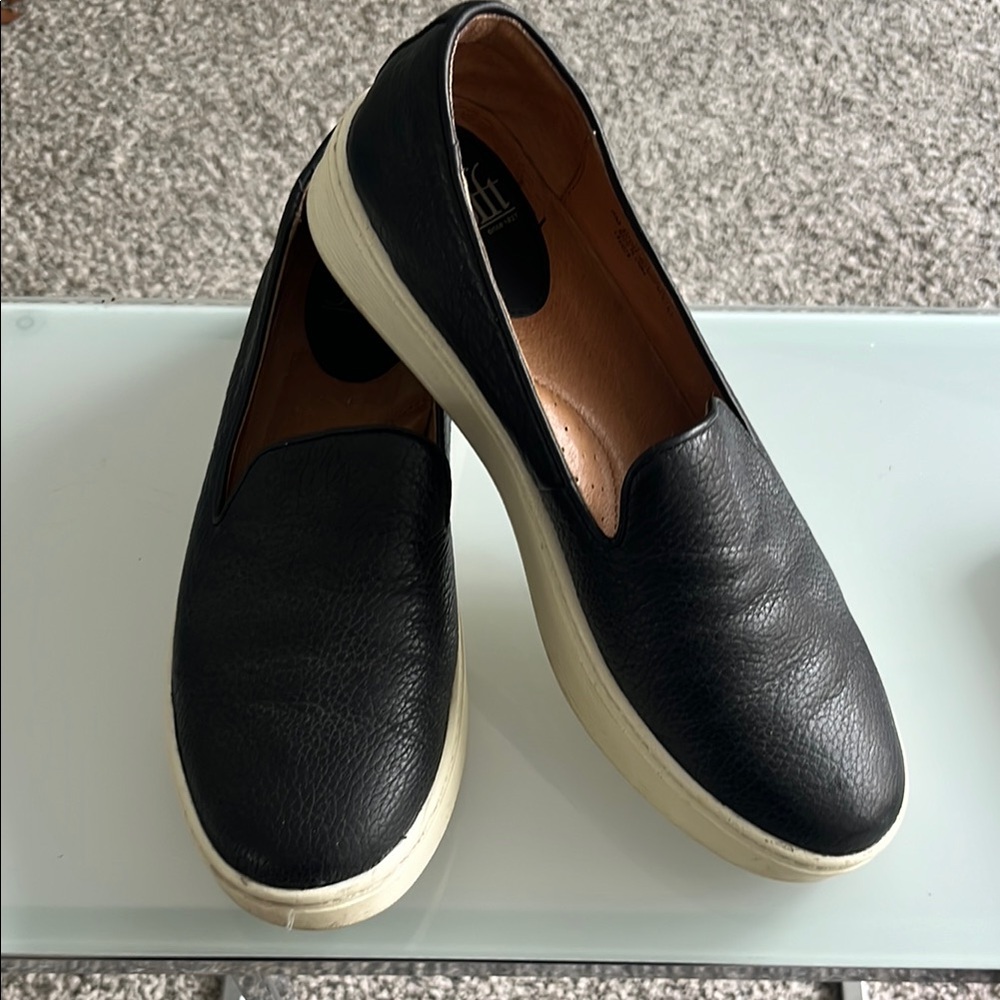 Sofft Women's Black Slip-On Shoes size 8